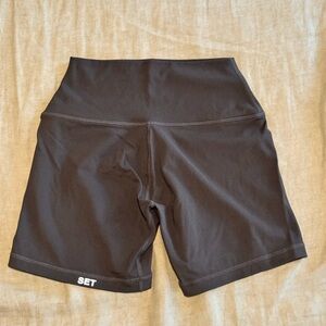 Set active olive green sporty short
